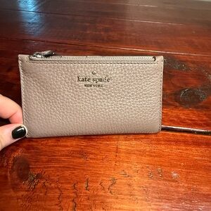 🔸Like New Kate Spade Taupe Leather Wallet